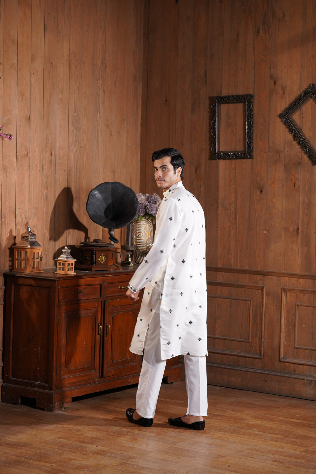 White Cotton Silk Men's Kurta with Neck Embroidery & All-Over Mirror Work