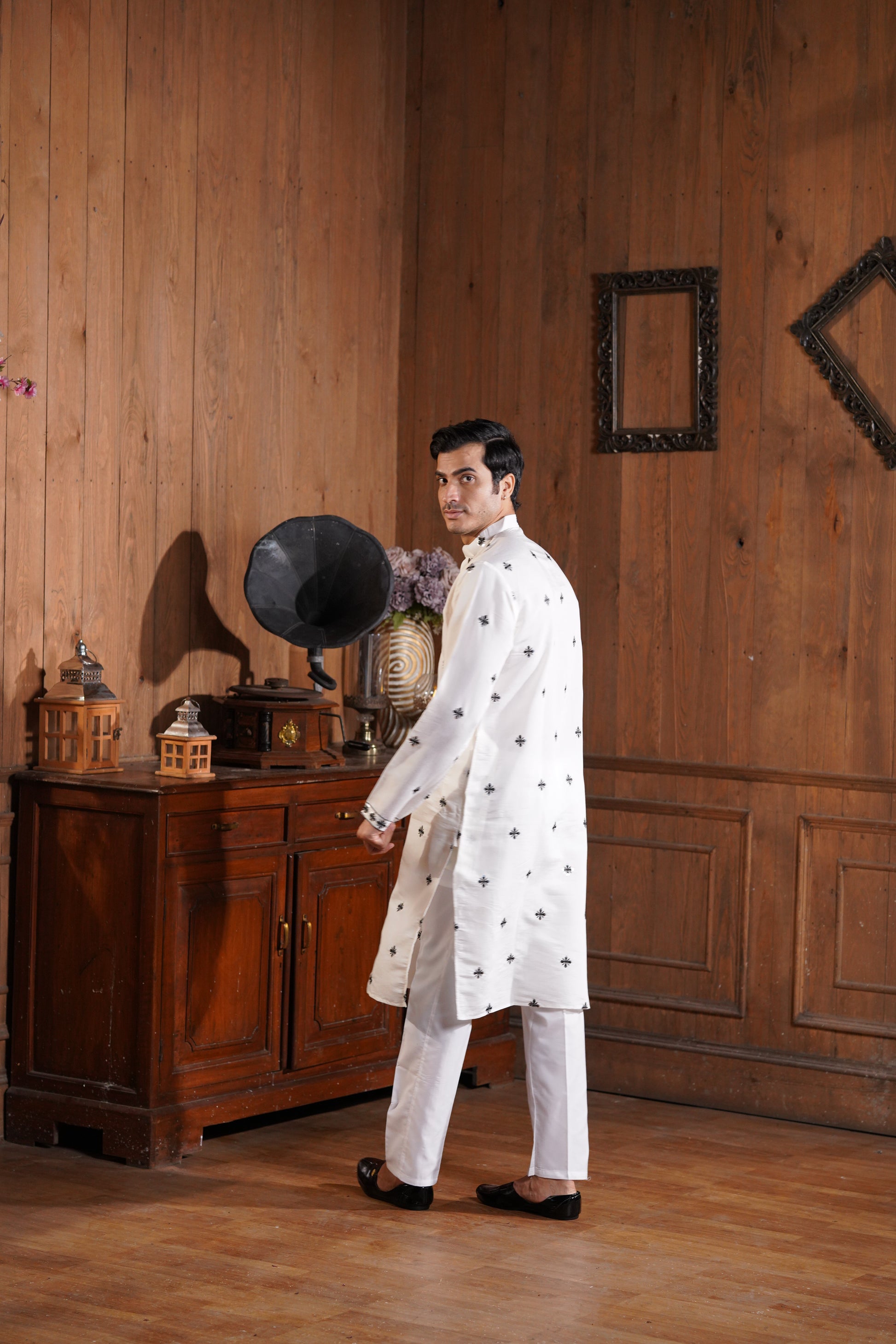 White Cotton Silk Men's Kurta with Neck Embroidery & All-Over Mirror Work